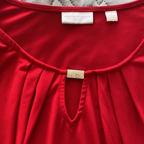 Like new New York and company 3/4 sleeve - Picture 3 of 3